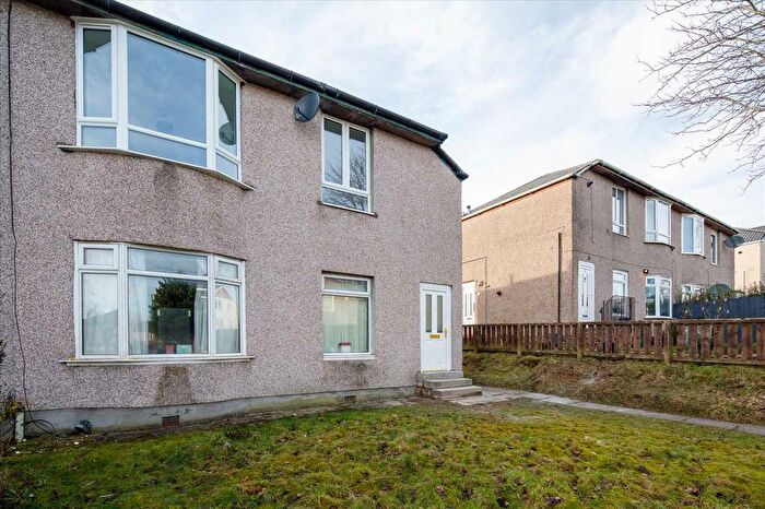3 Bedroom Flat For Sale In Keppel Drive, Kings Park, Glasgow, G44