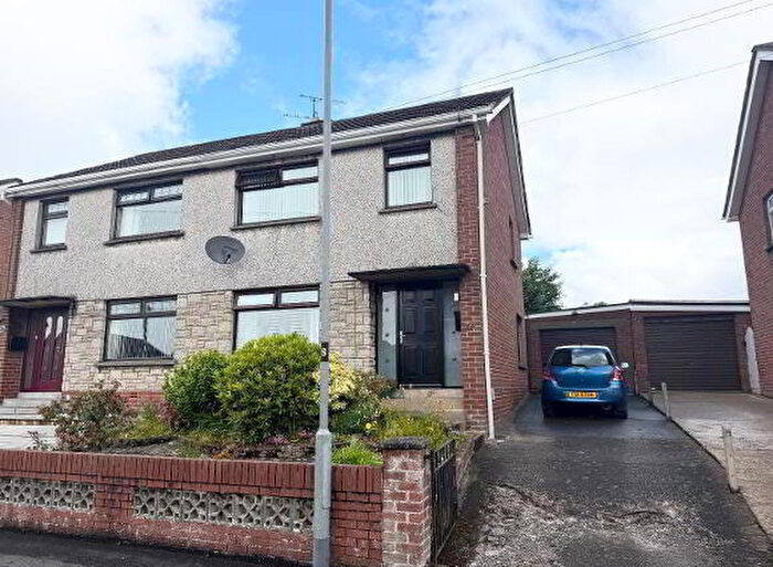 3 Bedroom Semi-Detached House For Sale In Lisnarea Avenue, Derry, BT48