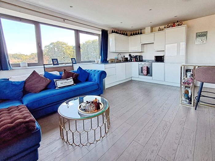 2 Bedroom Flat To Rent In Hubert Road, Brentwood, CM14
