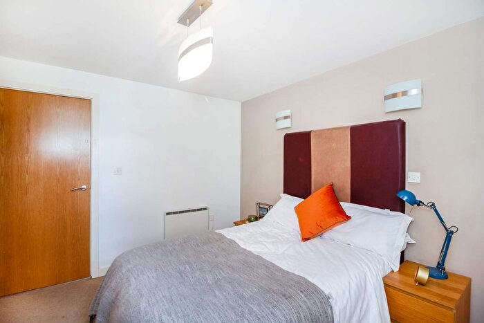 1 Bedroom Flat To Rent In Victoria Terrace, Leeds, LS3