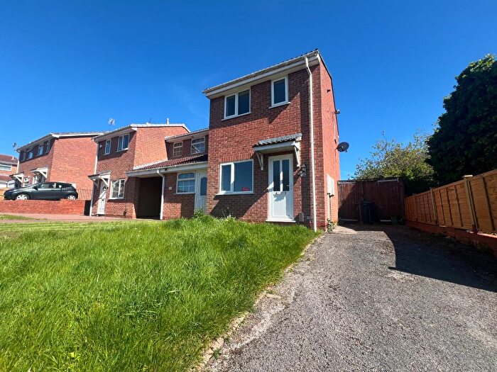2 Bedroom End Of Terrace House To Rent In Appledore Drive, Oakwood, Derby, Derbyshire, DE21