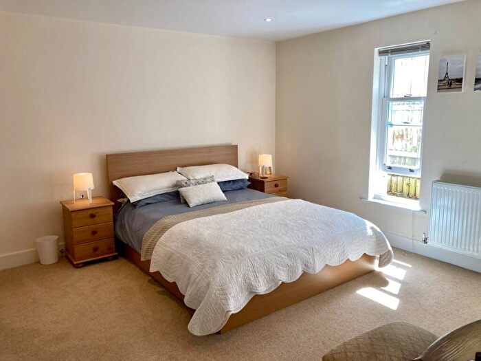 2 Bedroom Apartment To Rent In Reigate Hill, Reigate, RH2
