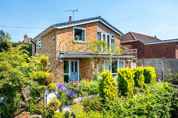 3 Bedroom Detached House For Sale In River Close, East Farleigh, Maidstone, Kent, ME15