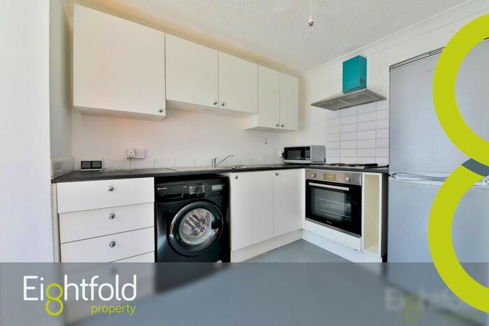 3 Bedroom Flat To Rent In Grove Hill, Brighton, BN2