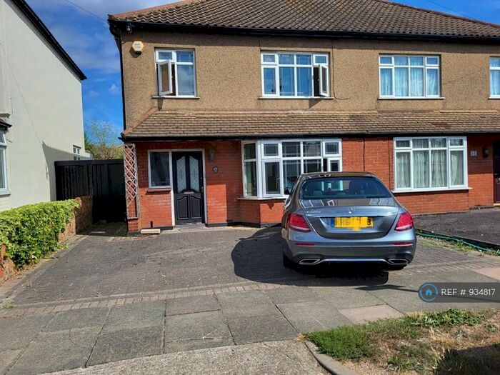 3 Bedroom Semi-Detached House To Rent In Glenhurst Road, Southend-On-Sea, SS2