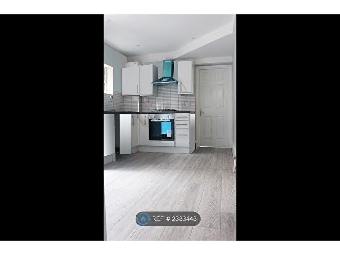 2 Bedroom Flat To Rent In Herne Hill, London, SE24