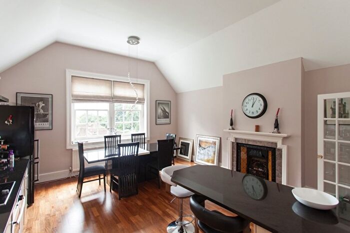 2 Bedroom Flat To Rent In The Old House, Manor Place, Chislehurst, Kent, BR7