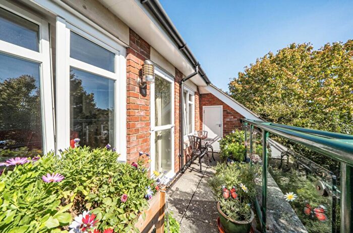 2 Bedroom Flat For Sale In Broyle Road, Chichester, PO19