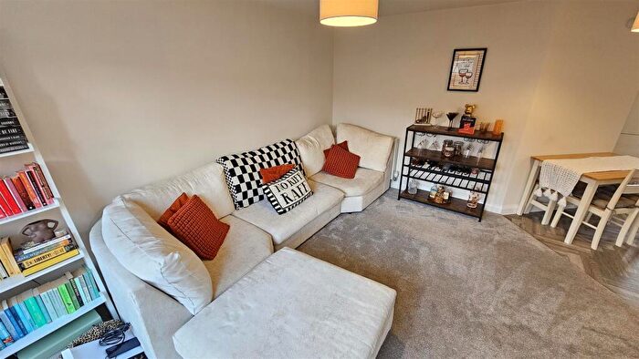 2 Bedroom Apartment For Sale In Singleton Drive, Bingham, NG13