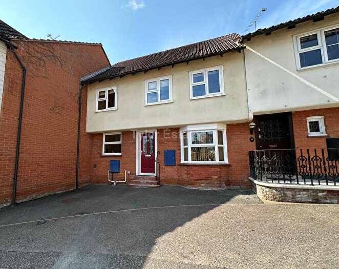 4 Bedroom Terraced House For Sale In New Waverley Road, Noak Bridge, SS15