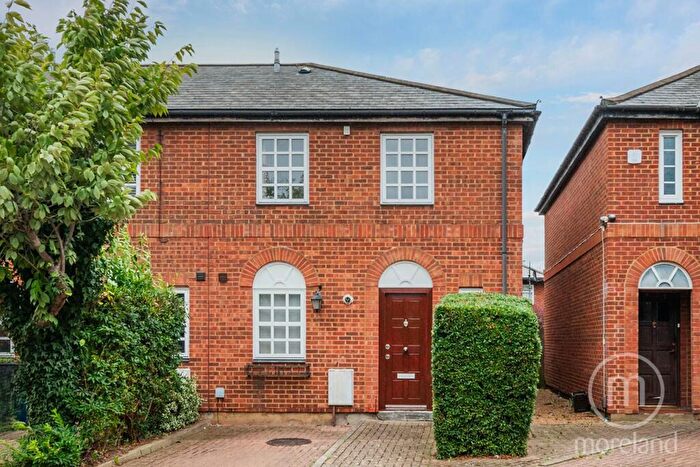 3 Bedroom End Of Terrace House For Sale In Hamlet Square, London, NW2