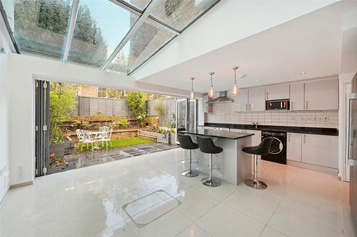 5 Bedroom Terraced House To Rent In Warbeck Road, Shepherds Bush, London, W12