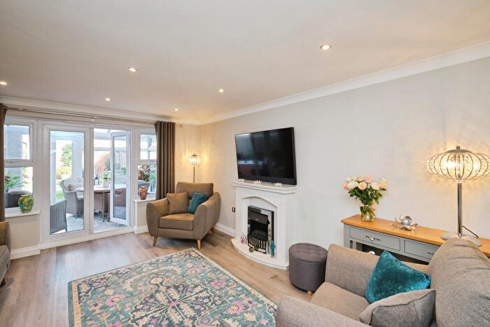 3 Bedroom Town House For Sale In School Drive, Birmingham, B34