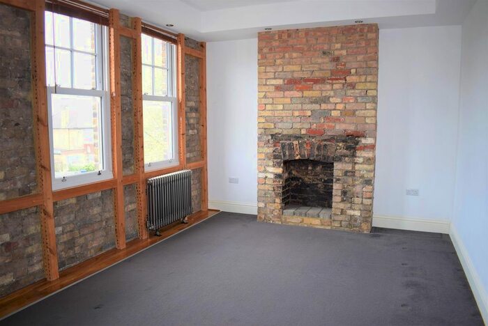 2 Bedroom Flat To Rent In Oakleigh Road North, London, N20