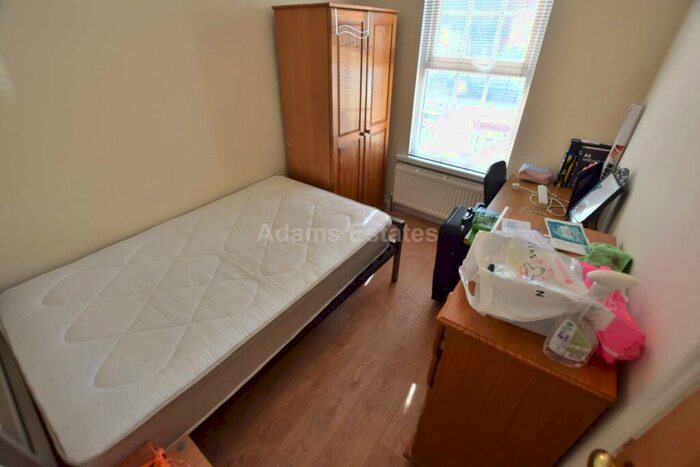 3 Bedroom Terraced House To Rent In Waldeck Street, Reading, Berkshire, RG1