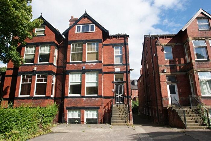 5 Bedroom Flat To Rent In Cardigan Road, Hyde Park, Leeds, LS6