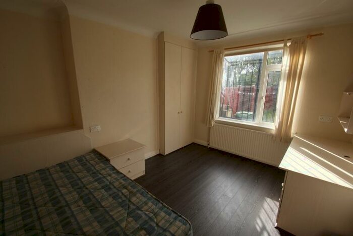 4 Bedroom Detached House To Rent In Ash Road, Headingley, Leeds, LS6