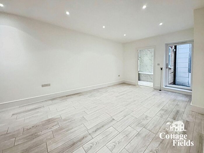 2 Bedroom Property To Rent In Gladbeck Way, Enfield, EN2