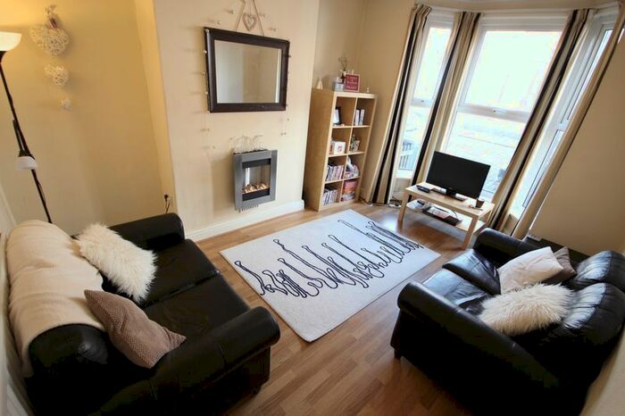 4 Bedroom Terraced House To Rent In Ashville Grove, Hyde Park, Leeds, LS6