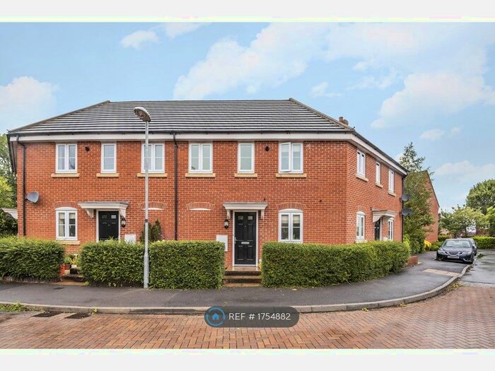 2 Bedroom Maisonette To Rent In Lords Close, Swindon, SN4