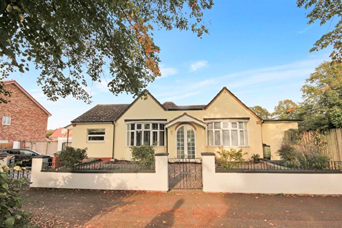3 Bedroom Detached Bungalow For Sale In Cross Road, Wellingborough, NN8