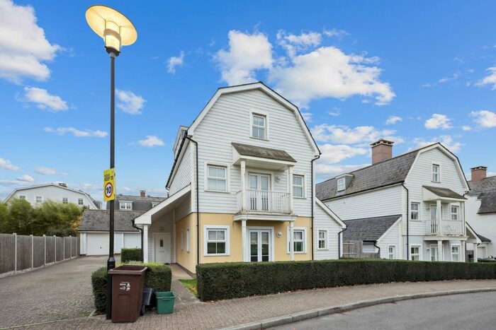 5 Bedroom Detached House To Rent In Sherbrook Way, Worcester Park, Surrey, KT4