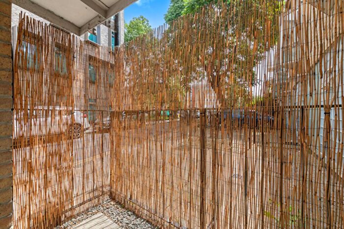 1 Bedroom Flat For Sale In Arcadia Court, Lowther Road, N7