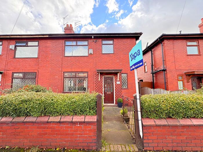 3 Bedroom Semi Detached House For Sale In Hadfield Street, Oldham, OL8