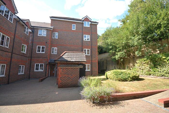 1 Bedroom Flat For Sale In Baytree Court, Hospital Hill, HP5