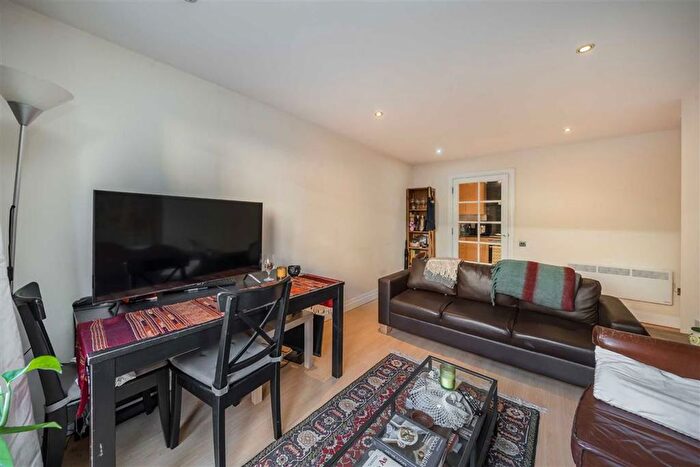 3 Bedroom Flat For Sale In Hoxton Square, Hoxton, N1