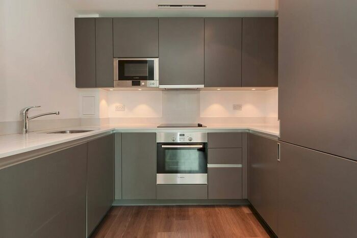 2 Bedroom Flat To Rent In Saffron Central Square, Croydon, CR0