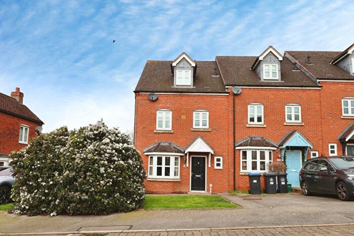 4 Bedroom Semi-Detached House To Rent In Addison Drive, Stratford-upon-Avon, CV37