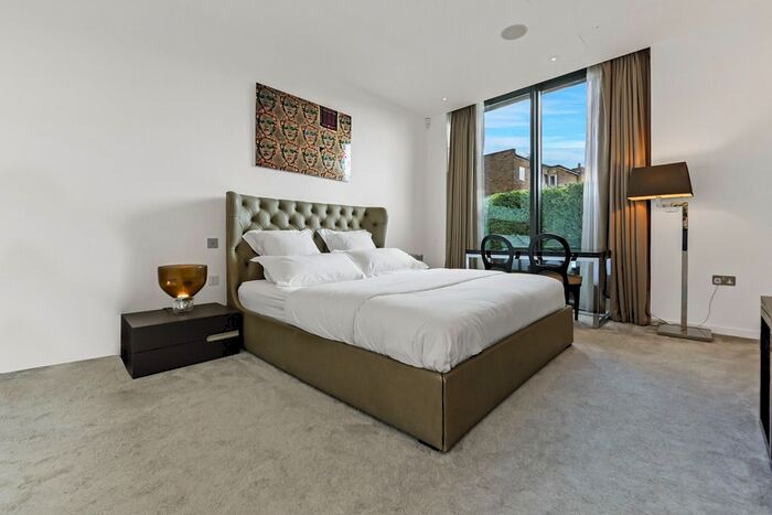 3 Bedroom Flat To Rent In Peter Street, London, W1F