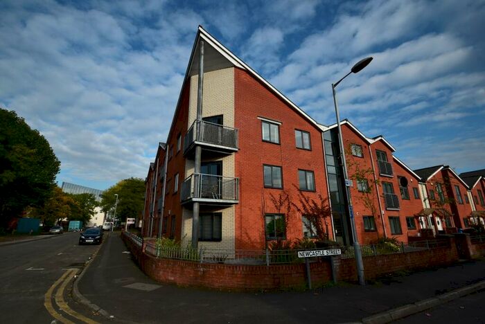 2 Bedroom Flat To Rent In Newcastle Street, Hulme, Manchester, M15