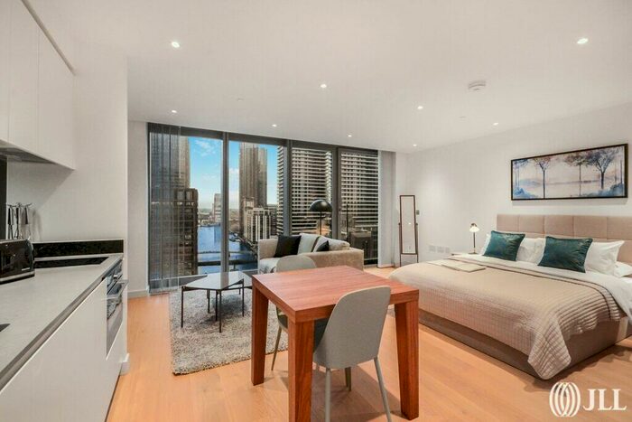 Flat To Rent In Landmark Pinnacle, London, E14