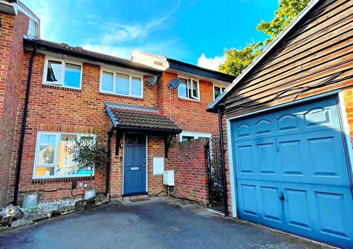 3 Bedroom Detached House For Sale In Sutherland Drive, London, SW19