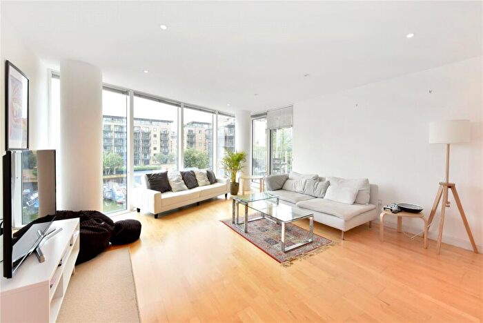 3 Bedroom Apartment To Rent In Berglen Court, Branch Road, London, E14