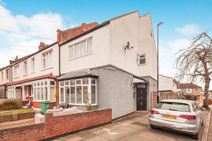 4 Bedroom Semi-Detached House To Rent In Kemble Road London, SE23