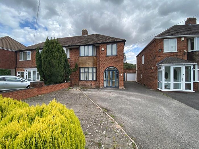3 Bedroom Semi-Detached House To Rent In Hobs Moat Road, Solihull, B92