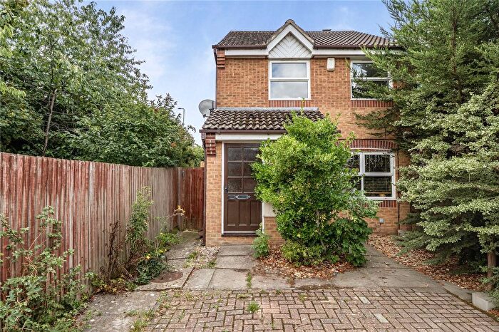 1 Bedroom Flat For Sale In Columbine Gardens, Greater Leys, Oxford, OX4