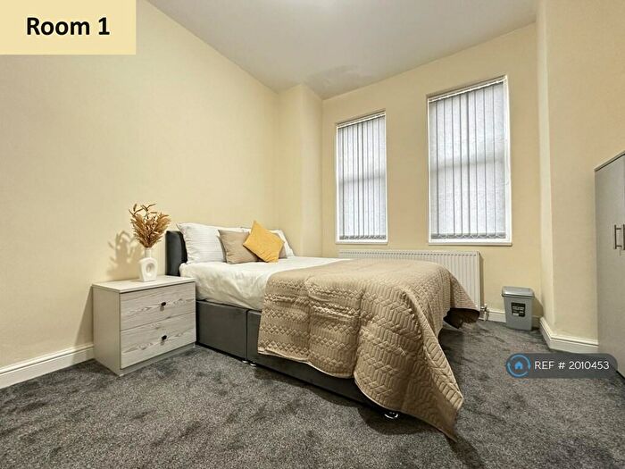 5 Bedroom Terraced House To Rent In Aylcliffe Grove, Longsight, Manchester, M13