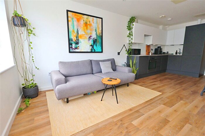 1 Bedroom Flat To Rent In Chertsey Road, Woking, Surrey, Surrey, GU21