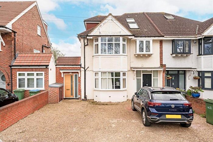 2 Bedroom Flat For Sale In Wricklemarsh Road, Blackheath, SE3