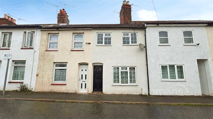 2 Bedroom Terraced House For Sale In Lysons Road, Aldershot, Hampshire, GU11