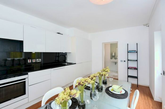 1 Bedroom Flat To Rent In Lakeside Road, London, W14