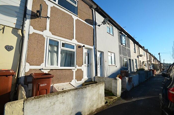 3 Bedroom Terraced House To Rent In Luton Road, Chatham, Kent, ME4