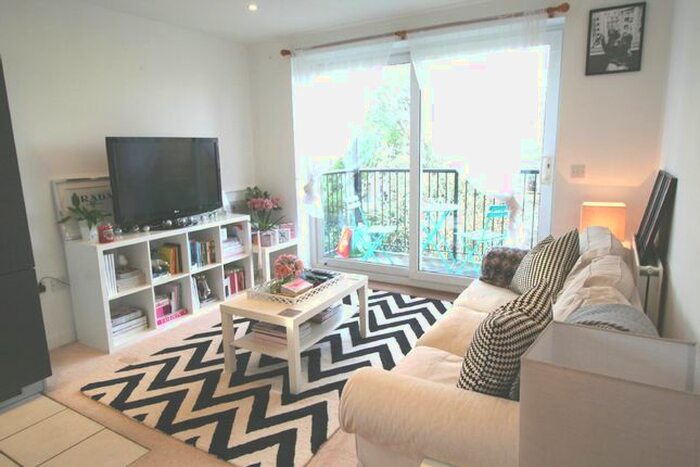2 Bedroom Flat To Rent In West Hill, Putney, SW15