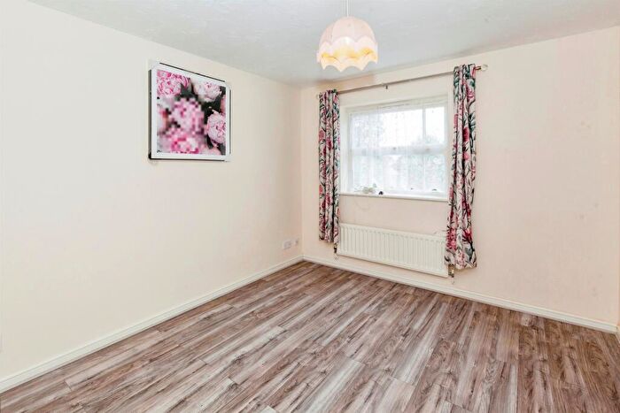 4 Bedroom Detached House For Sale In Moor Furlong, Slough, SL1