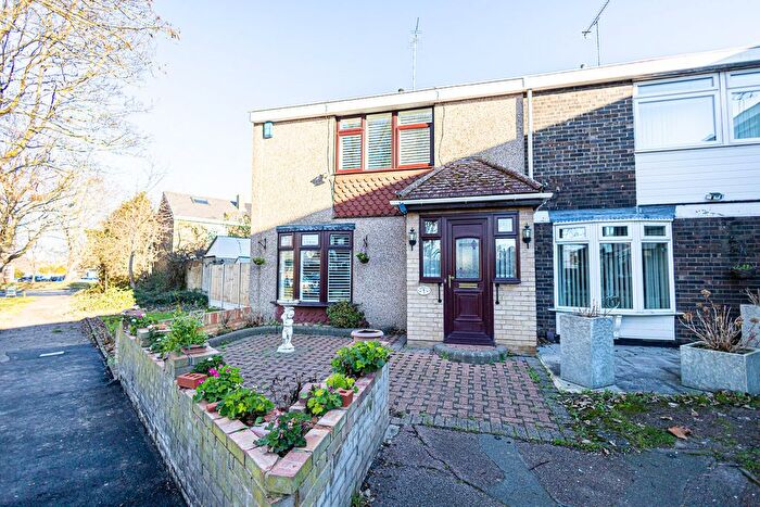 3 Bedroom End Terrace House For Sale In Dordells, Basildon, SS15