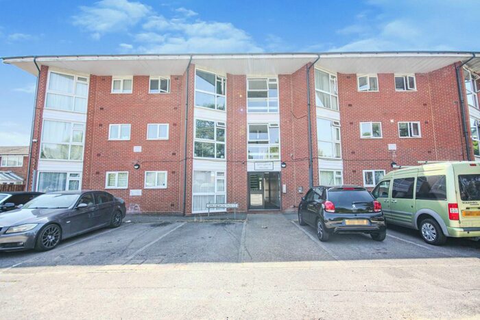 1 Bedroom Flat To Rent In Heycroft Way, Great Baddow, Chelmsford, CM2